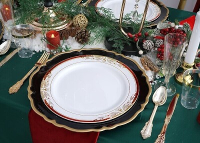 Lavish Christmas Dinner Table Décor With Tablecloth, Plates, Flutes, Cutlery, & Potpourri