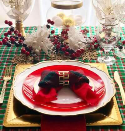 Alluring Christmas Table Setting With Apothecary Jars, Chargers, Cutlery, & Napkins Rings