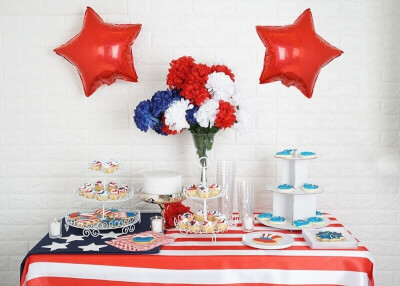 Zestful 4th of July Table Décor With Wall Tiles, Tablecloth, Flower Vase, Balloons & Cake Stands 