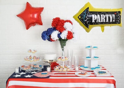 Chic Independence Day Table Décor With Wall Tiles, Balloons, Napkins, Tablecloth, Flowers & Vases