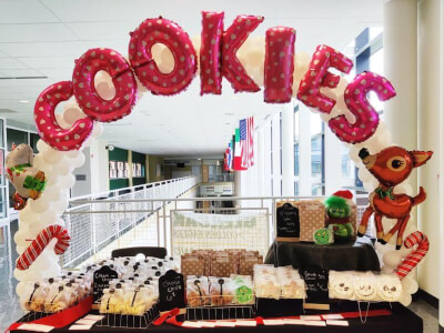 Whimsical Party Table Décor With Spandex Tablecloth, Balloon Arch And Giveaway Favor Bags