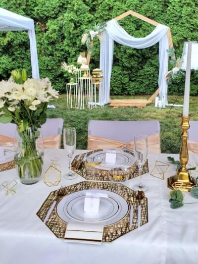 Scintillating Wedding Décor With Backdrop Stand, Flowers, Flower Stand, Cake & Cupcake Stands
