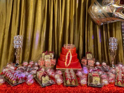 Crown Themed Party Decor With Tablecloth, Cake Plateau, Decorative Tray, Favor Boxes & Candle Holder