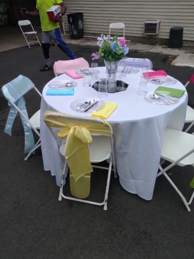 Cheerful Table Décor With Tablecloth, Sashes, Mirror, Chargers, Napkins, Cutlery, Cups & Floral