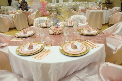 Glitzy Table Décor With Tablecloth, Overlay, Chargers, Hoop, Favor Box, Napkins, Cutlery, & Floral