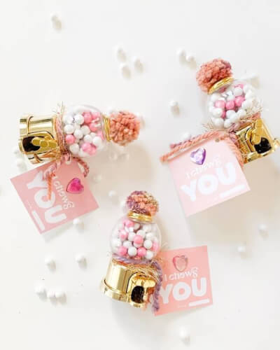 Lovely Favor Jars With Candy Treat Containers, Jute Ropes, & Tags