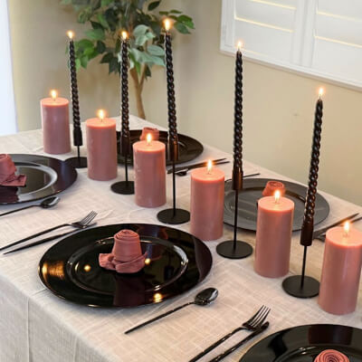 Chic Contemporary Tablescape in Black and Mauve with Textured Linens & Candlelight Ambiance