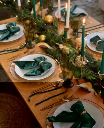 Emerald & Gold Holiday Table with Satin Napkins, Candlelight & Lush Greenery Garland